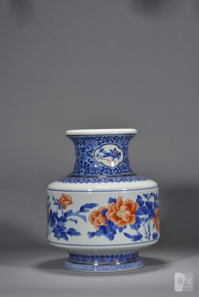 近现代 嵇锡贵青花斗彩牡丹纹马蹄尊 - 图2